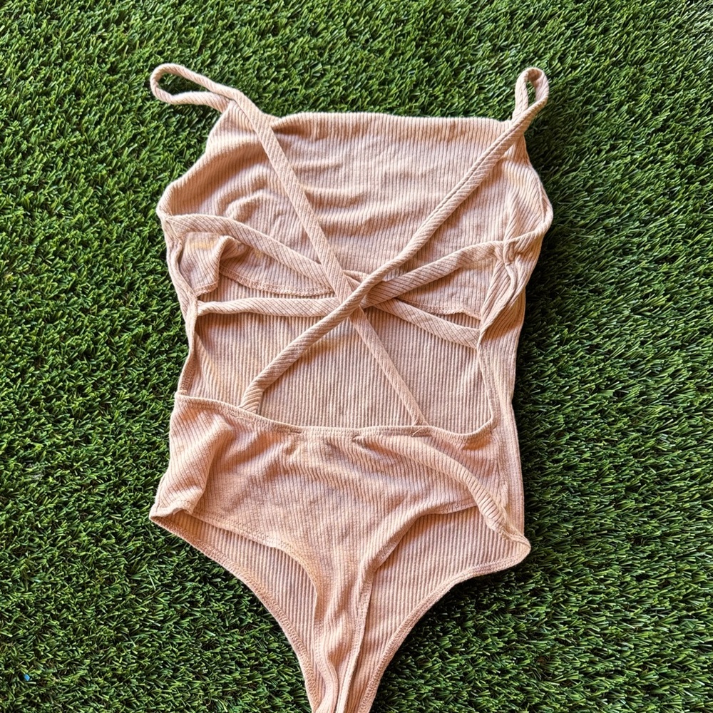 Lulu's Pink Ribbed Bodysuit - Picture 2 of 3
